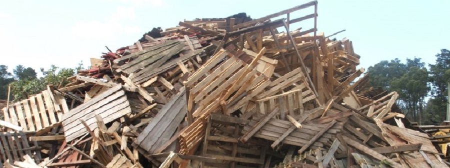 waste construction wood for making charcoal